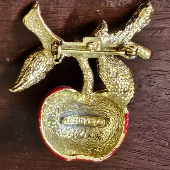 Vintage Gerry’s Brooch Red Enamel Gold Tone Pin Jewelry 1 1/2" - Picture 2 of 2